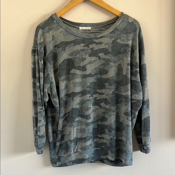 Enti Clothing Grey Camo Top - Picture 1 of 3
